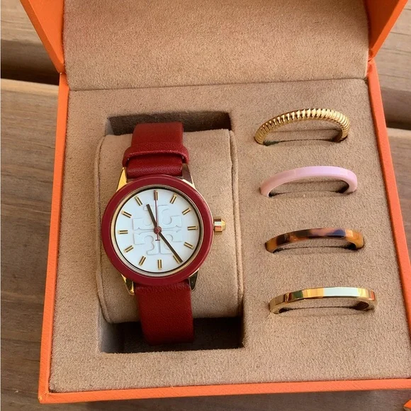 Beautiful authentic TORY BURCH watch with bezels 💥💥💥